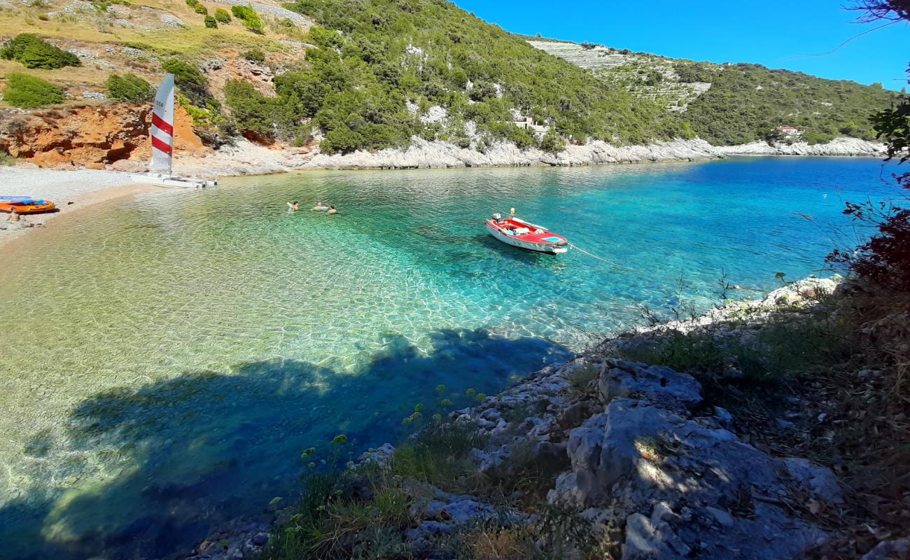 Foto de Pavja Luka con guijarro blanco superficie