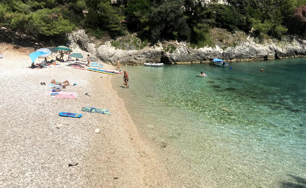 Foto de Bratinja Luka beach con guijarro blanco superficie