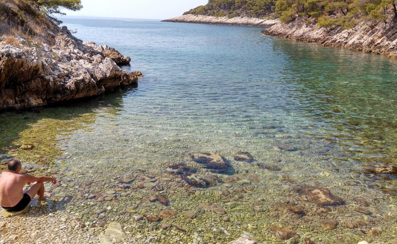 Foto de Paradiso beach con guijarro ligero superficie