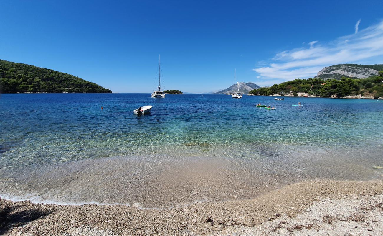 Foto de Vucine beach con arena fina y guijarros superficie