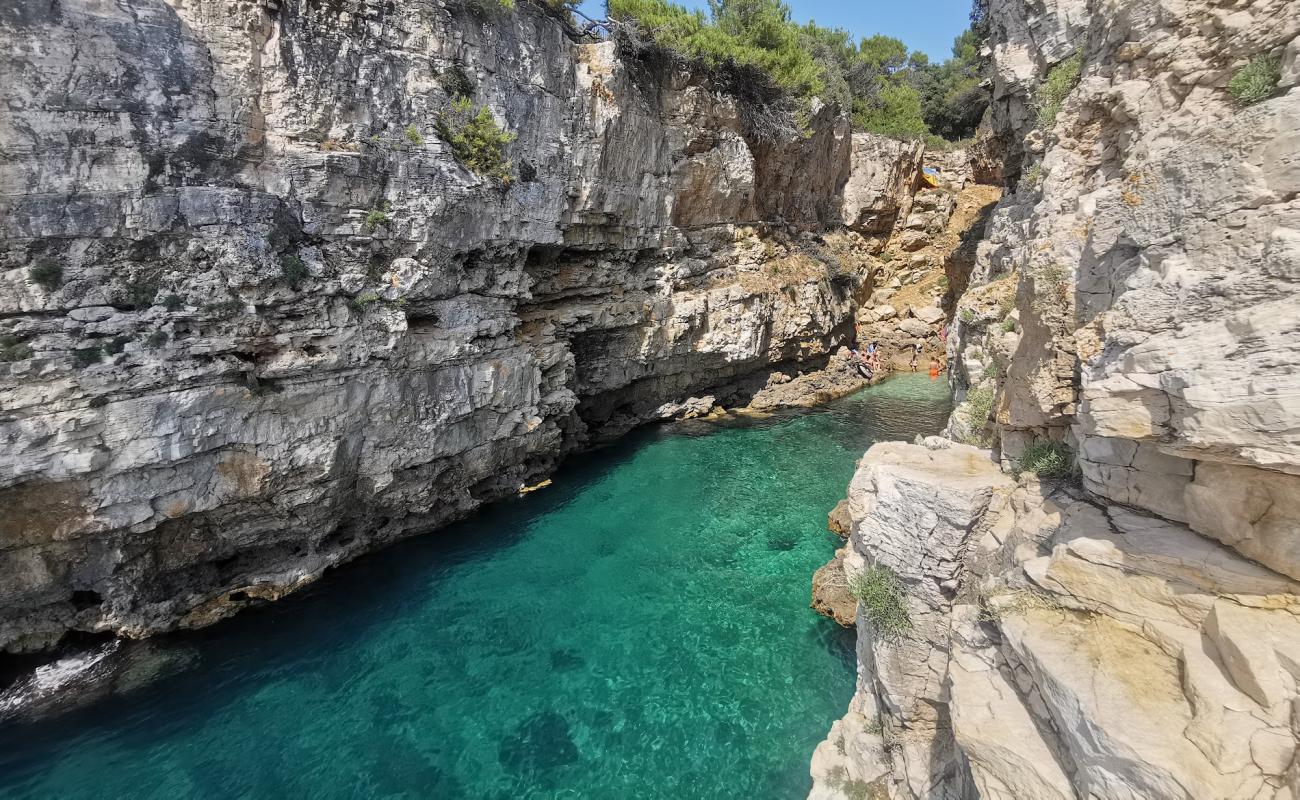 Foto de Verudela Canyon con piedra superficie