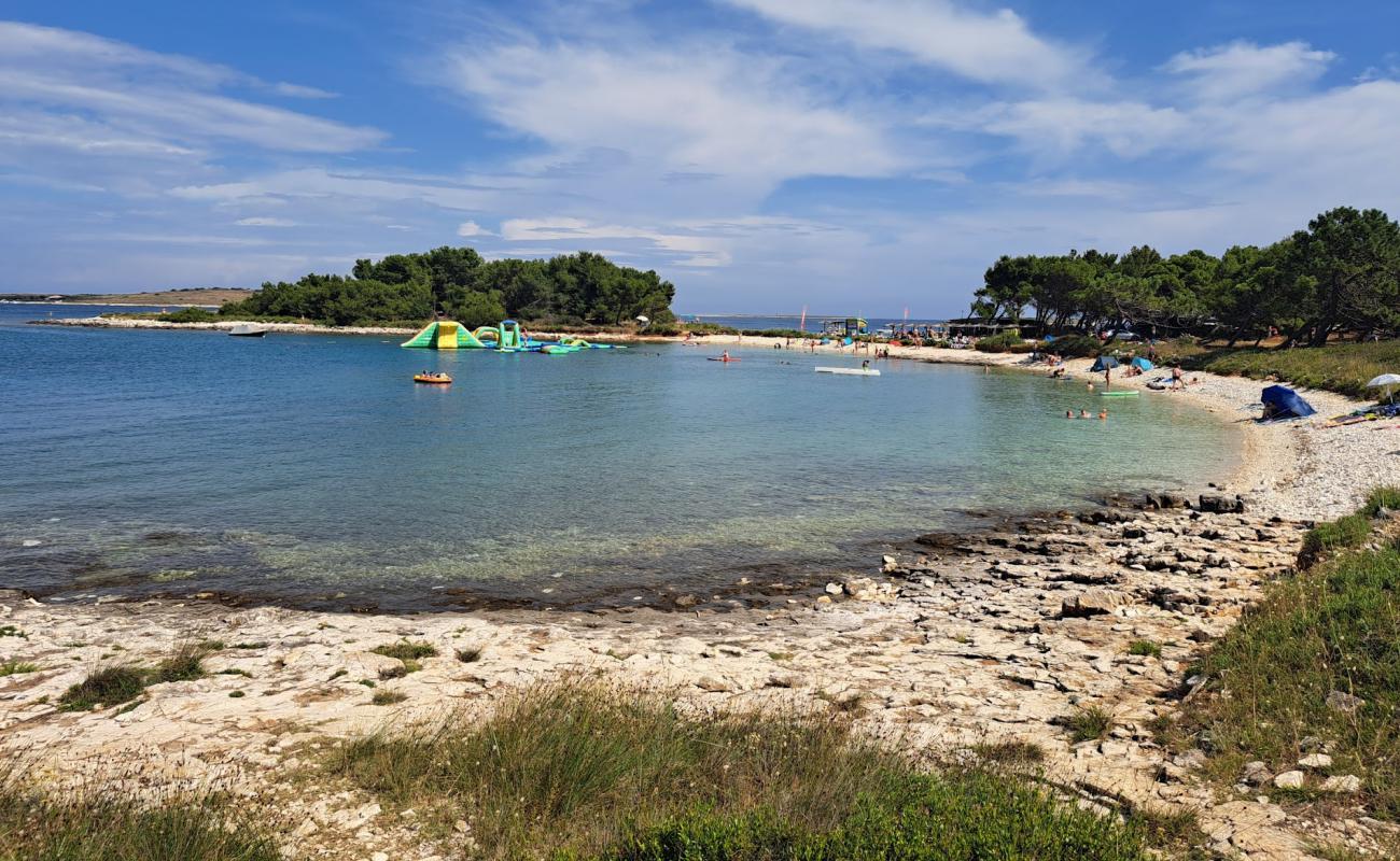 Foto de Beach Skoljic con piedra superficie