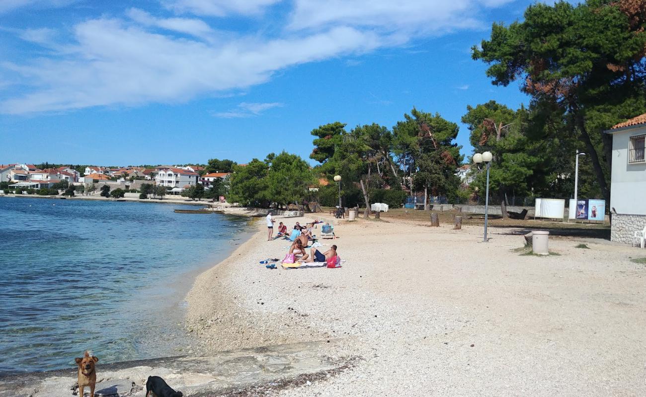 Foto de Mali Mlini Beach con guijarro gris superficie