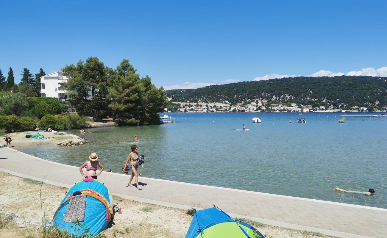 Foto de Beach Supetarska Draga con hormigón superficie