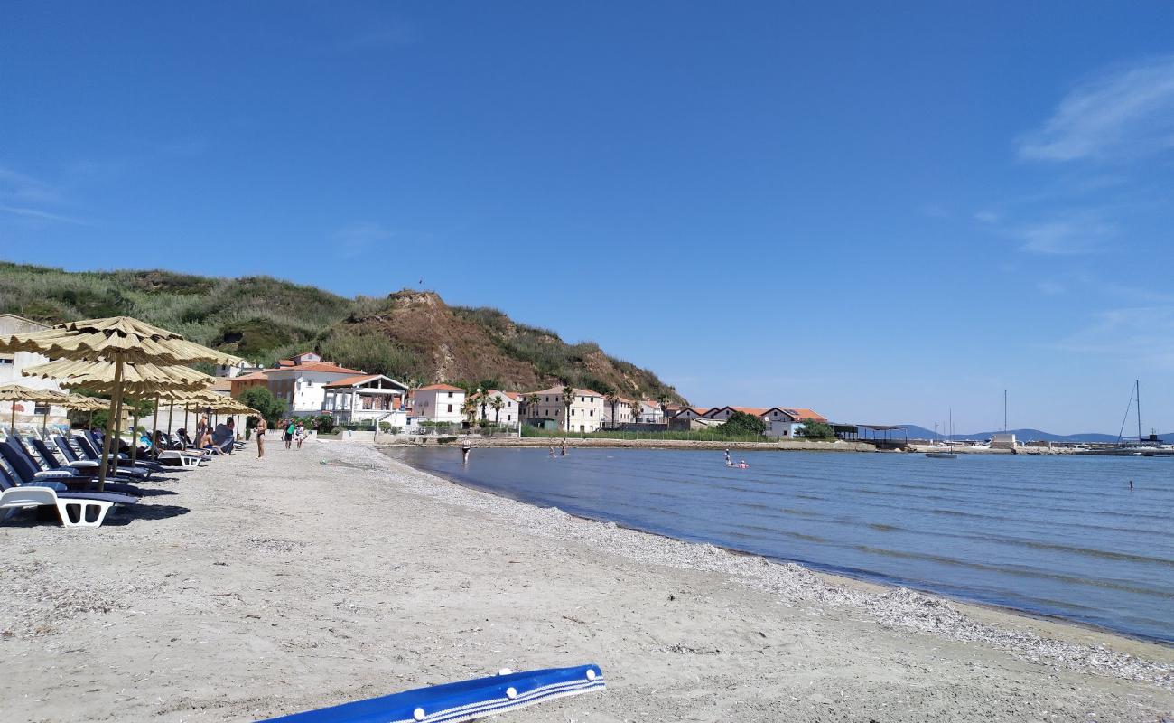 Foto de Susak Beach con arena gris superficie