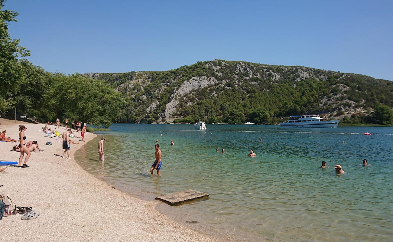 Foto de City Beach Skradin con guijarro fino claro superficie