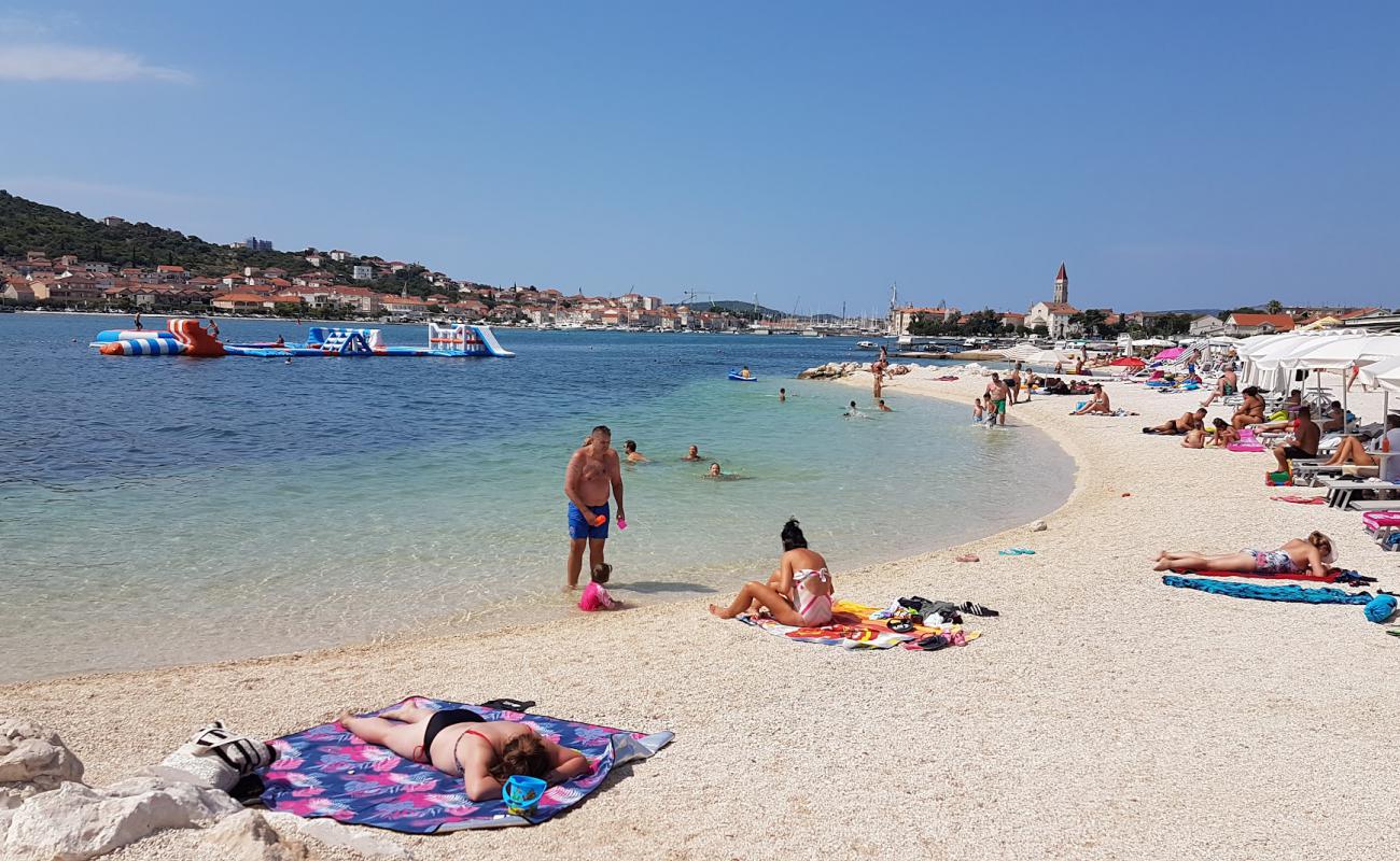 Foto de Gradska Plaza Trogir con guijarro fino claro superficie