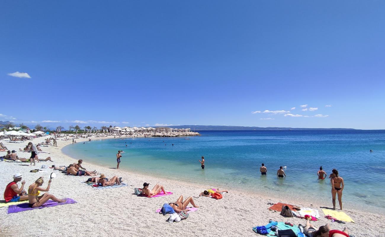 Foto de Kupaliste Znjan Beach con guijarro fino claro superficie