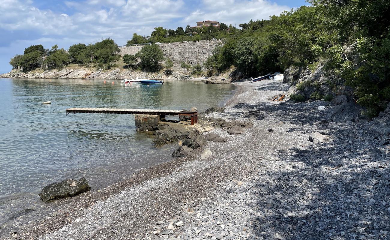 Foto de Spiaggia di Ghiaia con guijarro gris superficie