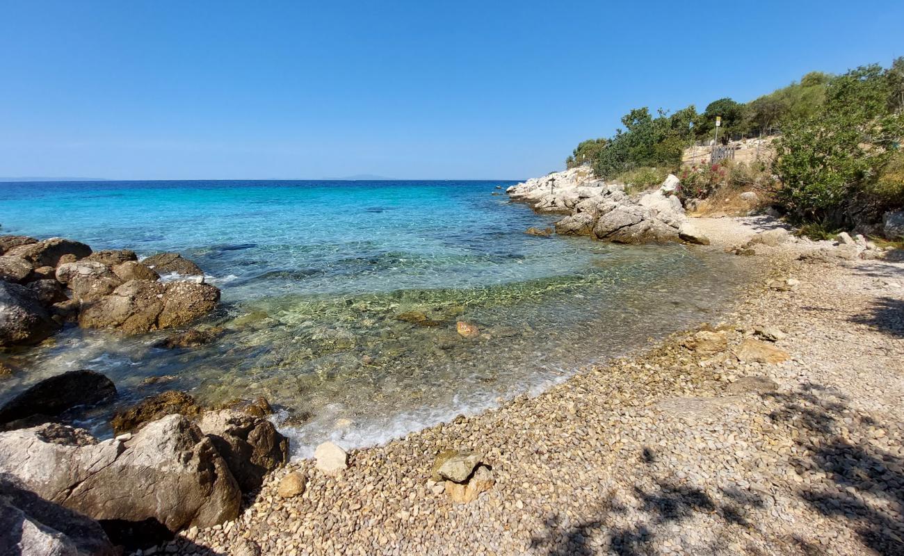 Foto de Beach Cicovac con piedra superficie