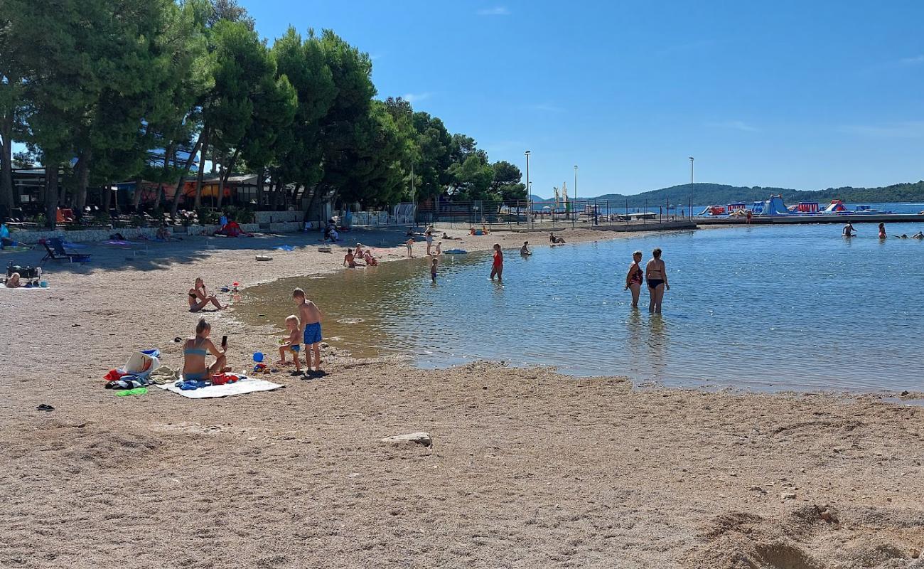 Foto de Male Vrulje Beach con guijarro fino claro superficie