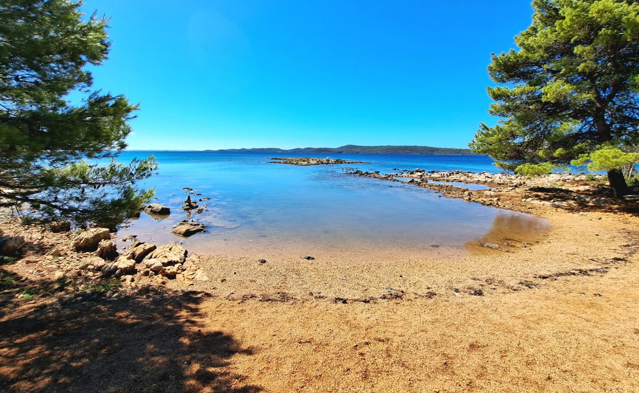 Foto de Dog Beach Ugljan con piedra superficie