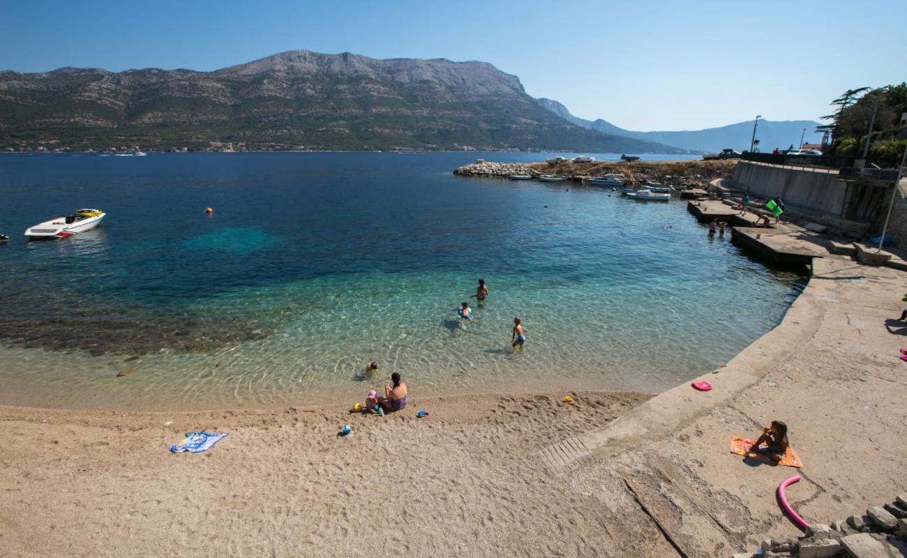 Foto de Beach Medvinjak con guijarro fino claro superficie