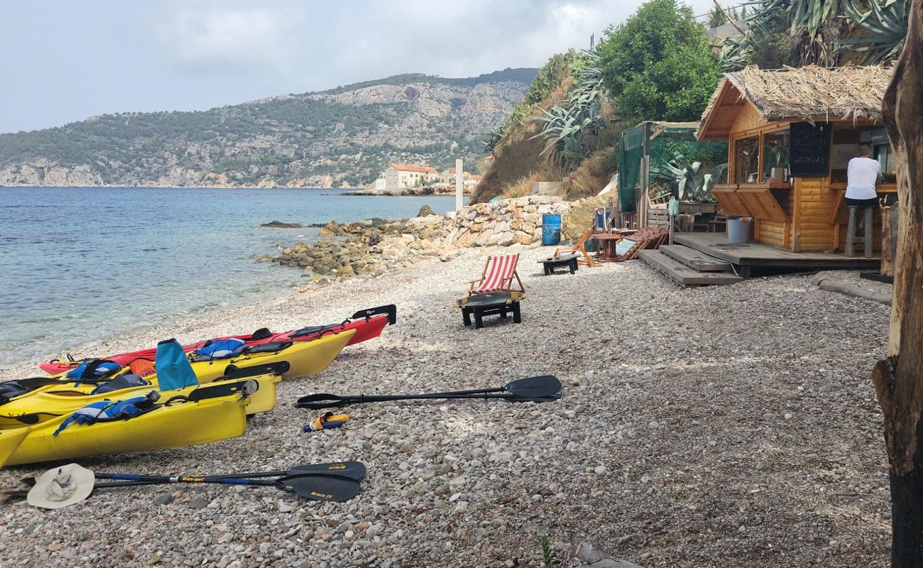 Foto de Vartalac Dog Beach con piedra superficie