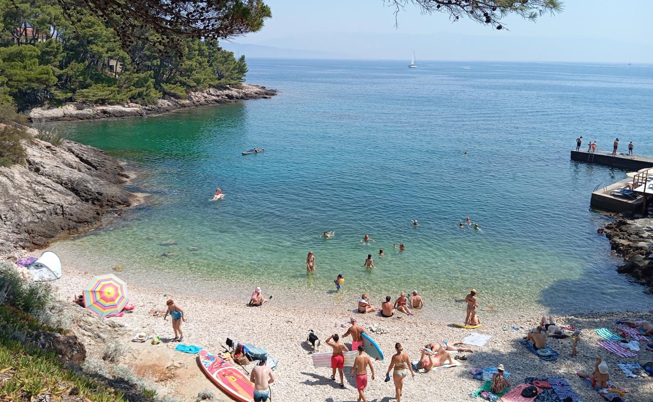 Foto de Beach Vitarnja con piedra superficie