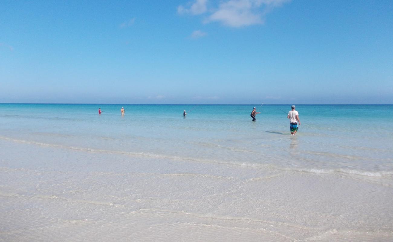 Foto de Playa Boca Ciega con brillante arena fina superficie