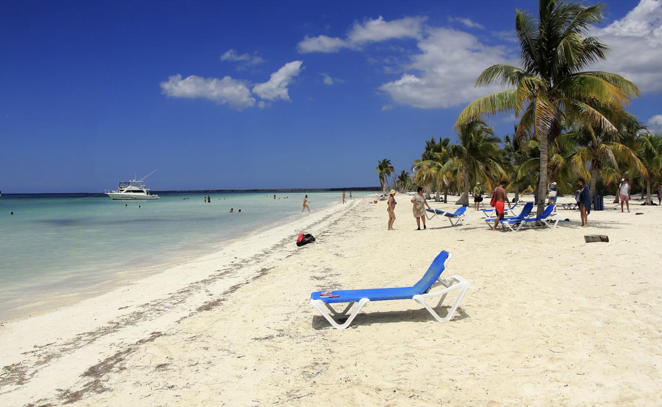 Foto de Cayo Blanco con arena fina blanca superficie