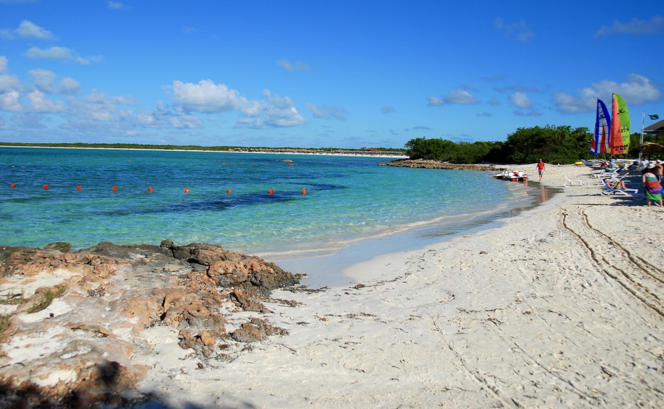 Foto de Playa Megano con brillante arena fina superficie