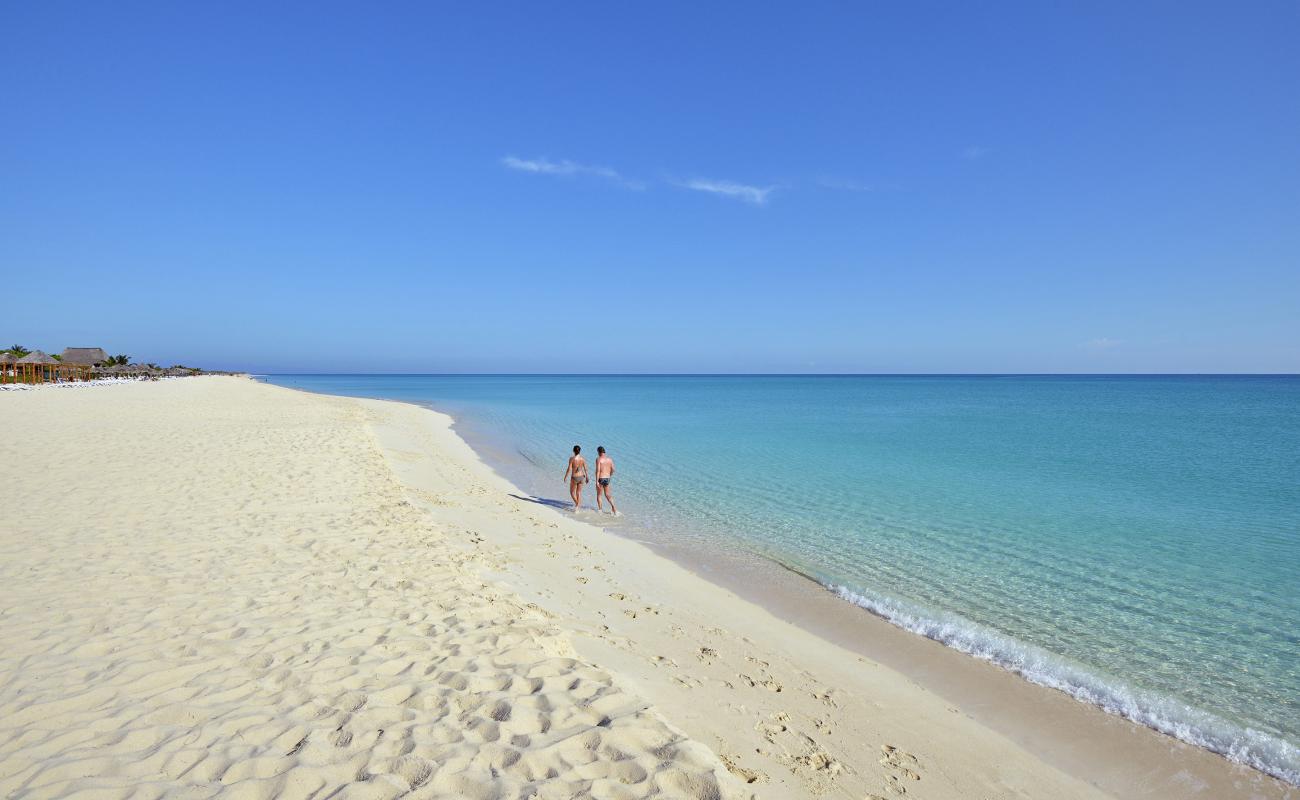 Foto de Playa Cayo Santa María con brillante arena fina superficie