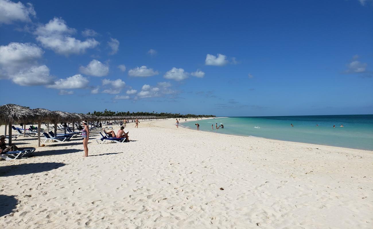 Foto de Playa Flamenco con arena fina blanca superficie