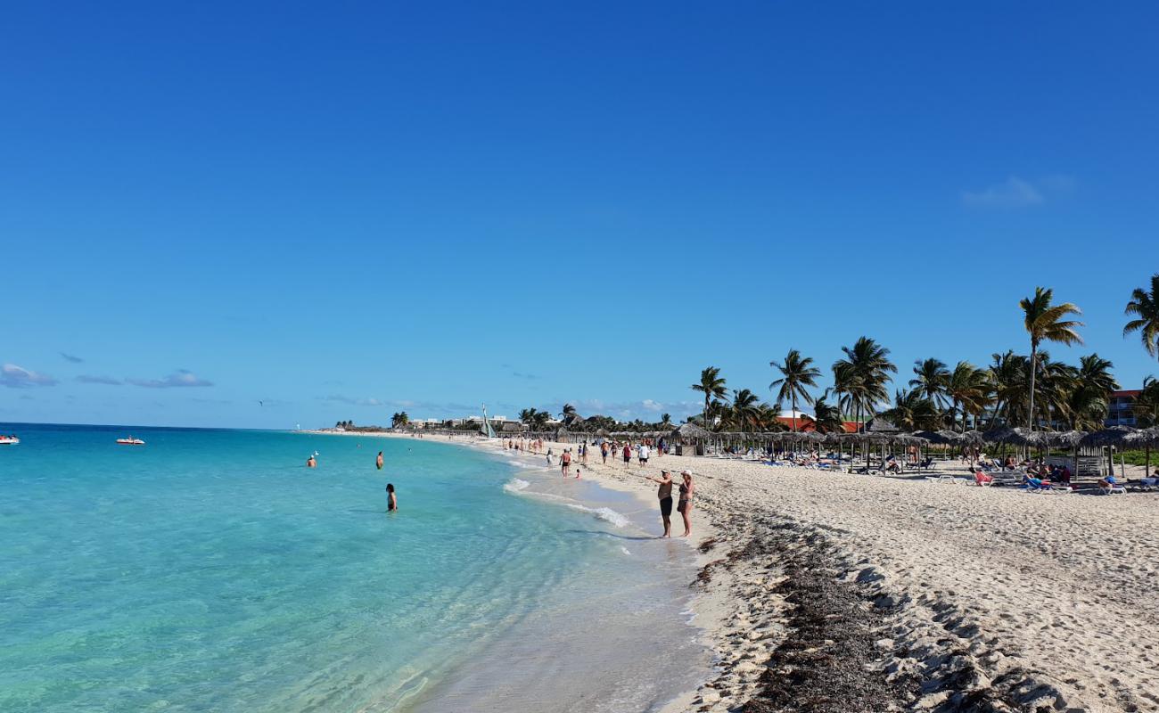 Foto de Playa Mojito con brillante arena fina superficie