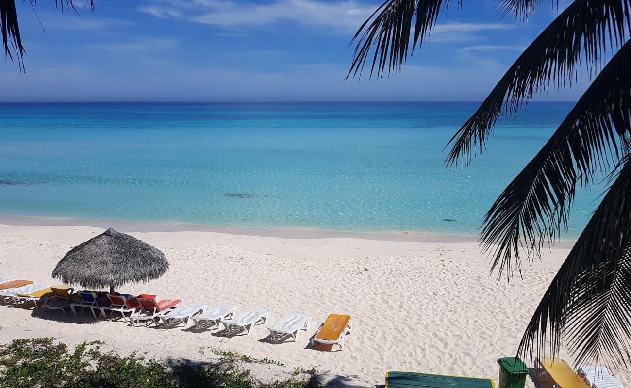 Foto de Playa Brisas Covarrubias con arena brillante superficie