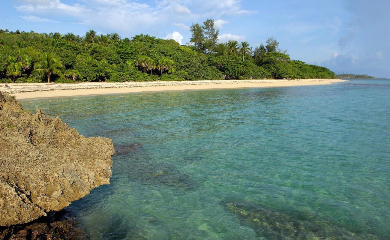 Foto de Playa Maguana con brillante arena fina superficie