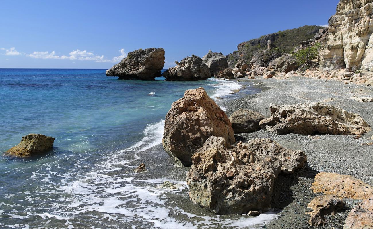 Foto de Playa de Cajobabo con guijarro gris superficie