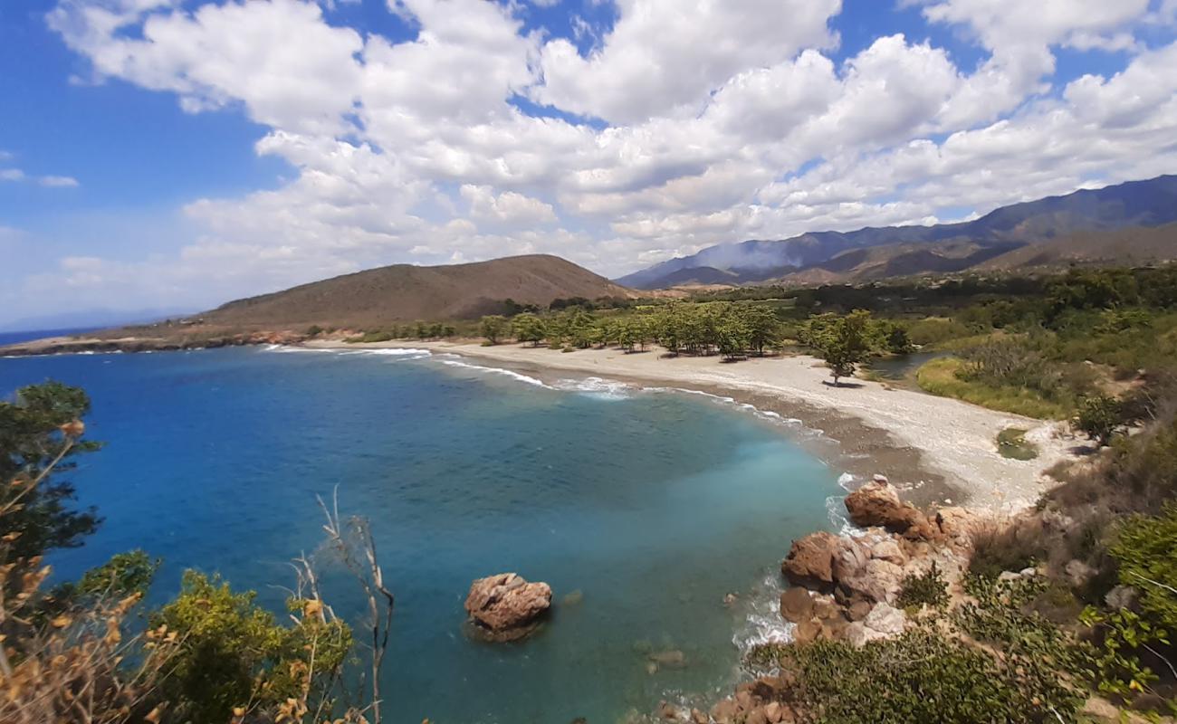 Foto de Playa Damajayabo con arena gris y guijarros superficie