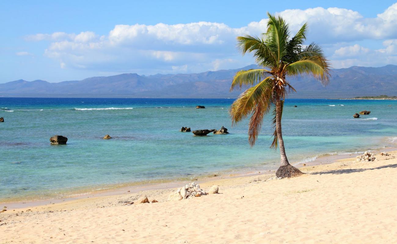 Foto de Playa María Aguilar con arena brillante superficie