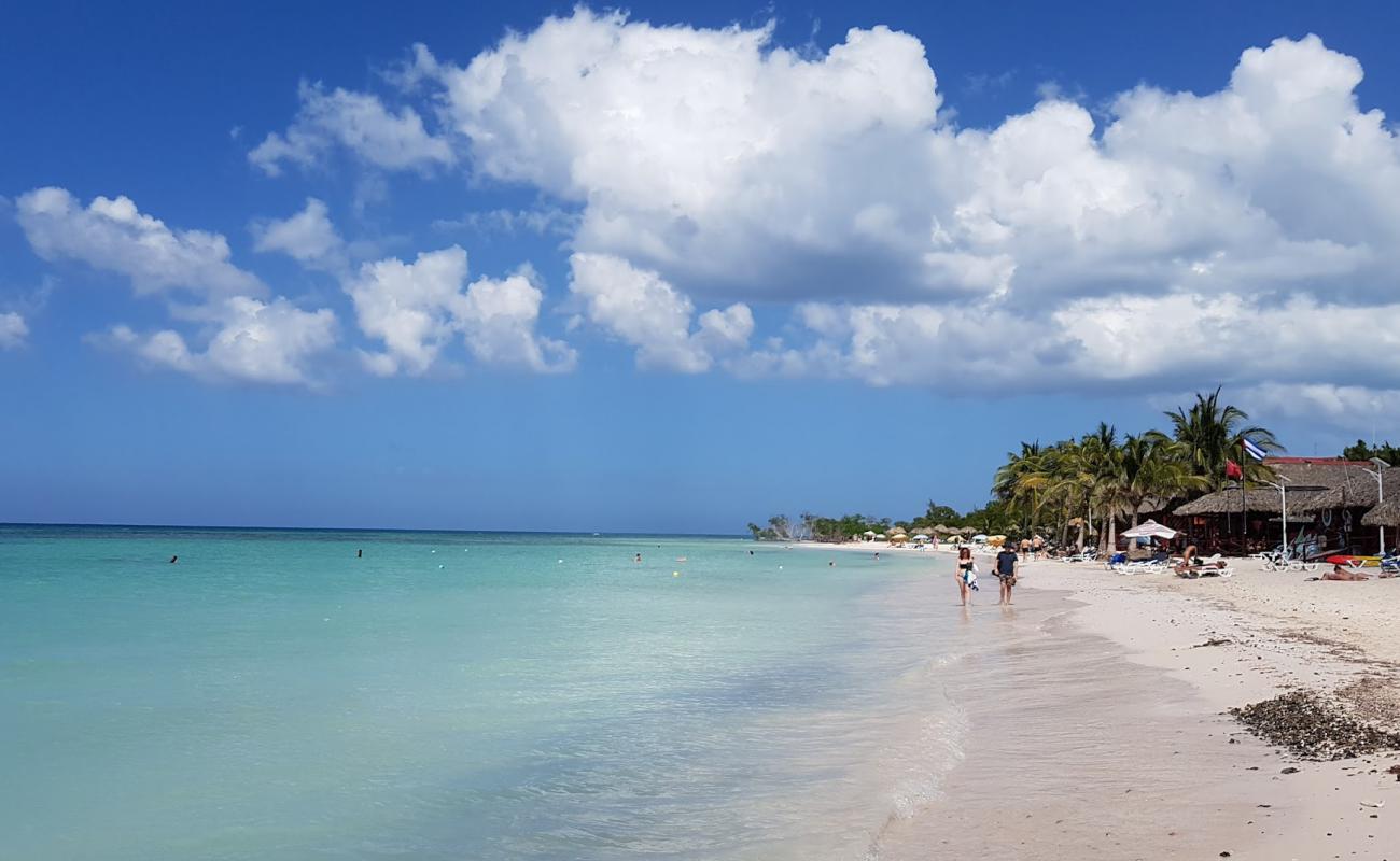 Foto de Cayo Jutía beach con arena blanca superficie