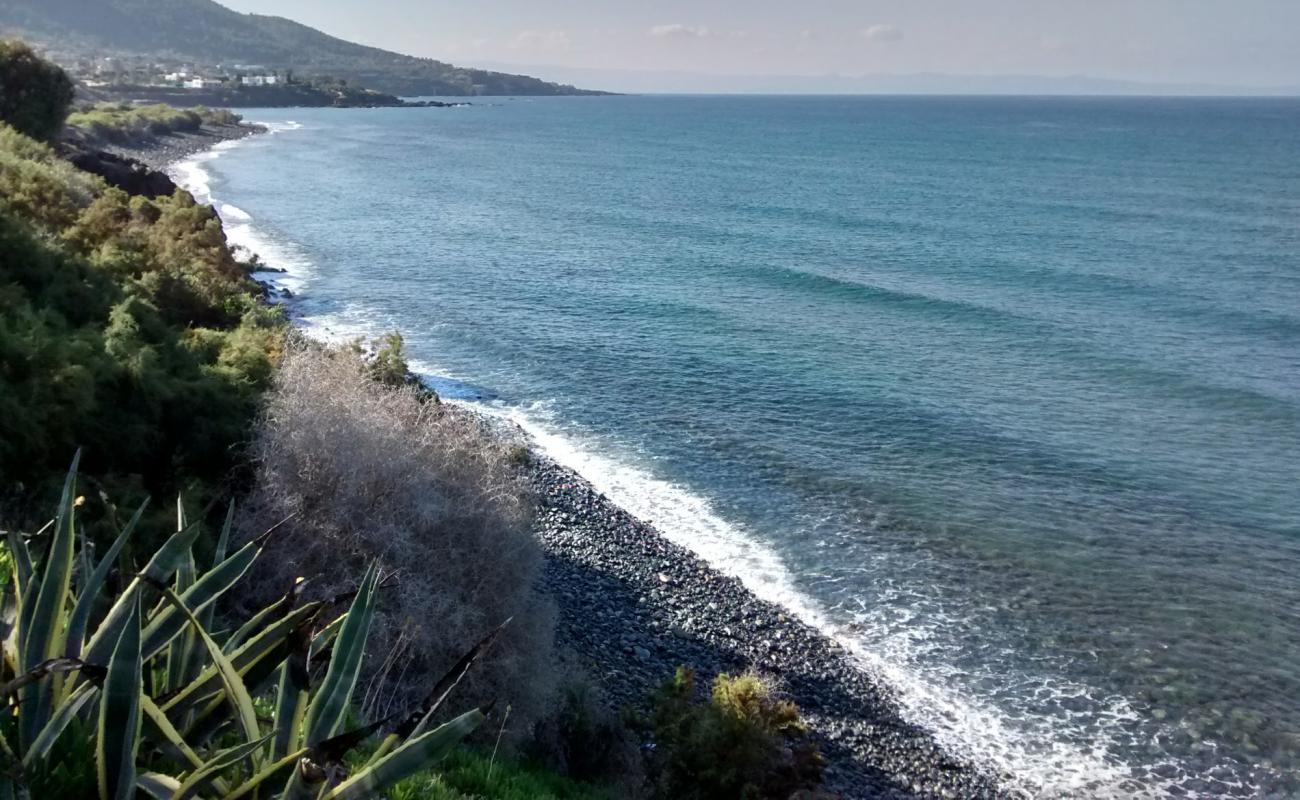 Foto de Akroyiali beach con guijarro gris superficie