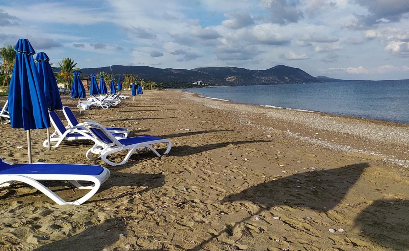 Foto de Latsi beach con arena fina y guijarros superficie