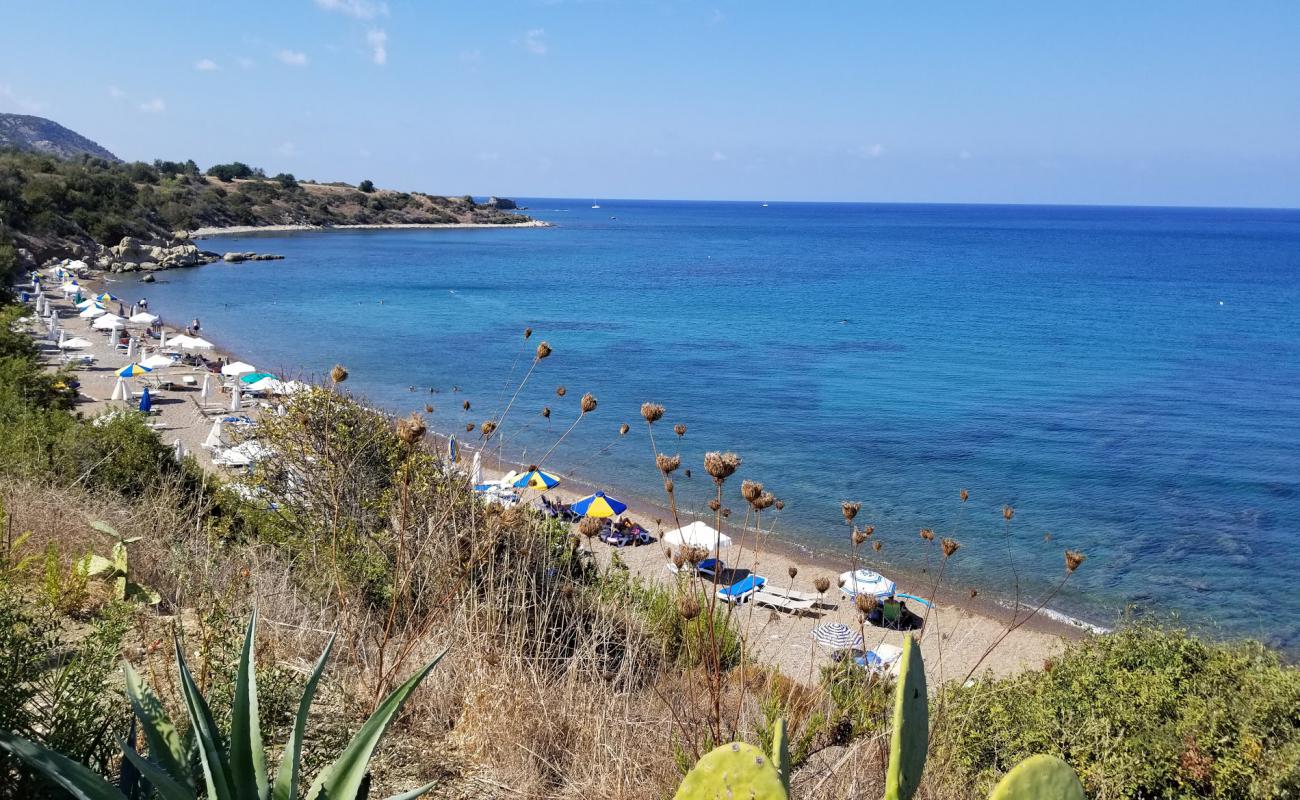 Foto de Ttakka beach con guijarro fino claro superficie