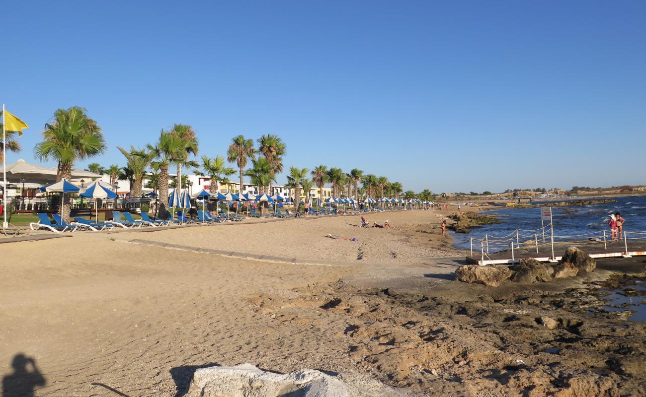 Foto de Kefalos beach con arena gris superficie