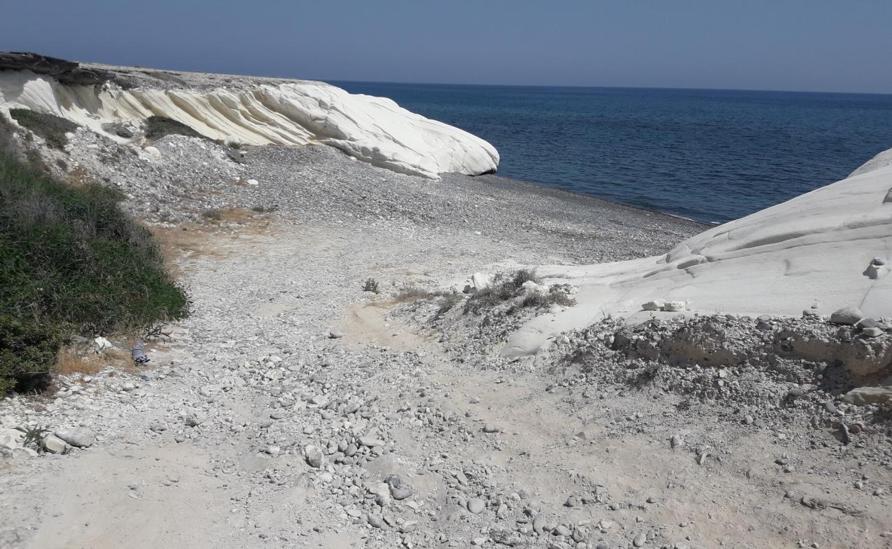 Foto de Limassol Dog's beach con guijarro gris superficie