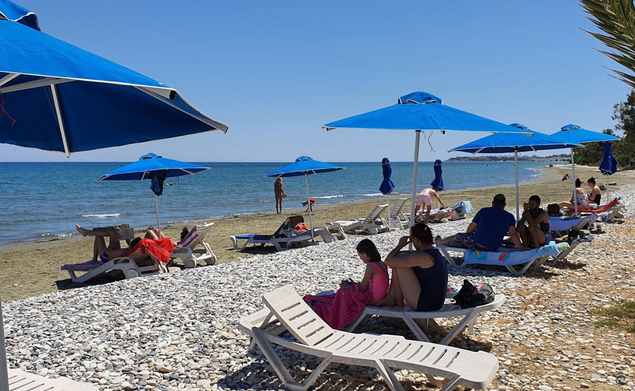 Foto de Meneou beach con arena fina y guijarros superficie