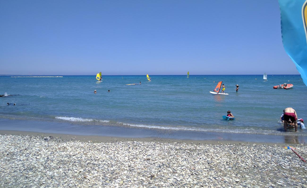 Foto de Finikoudes beach II con guijarro ligero superficie