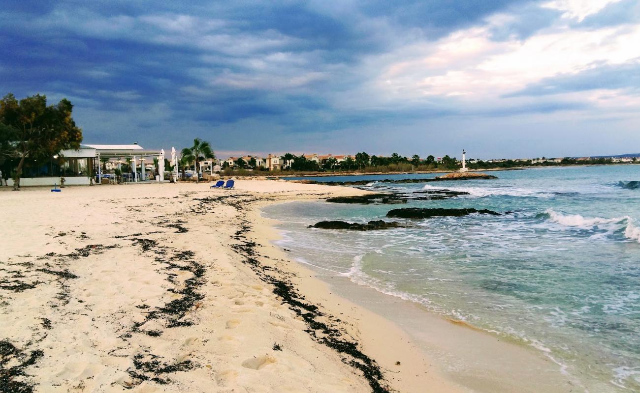 Foto de Liopetri beach con arena brillante superficie