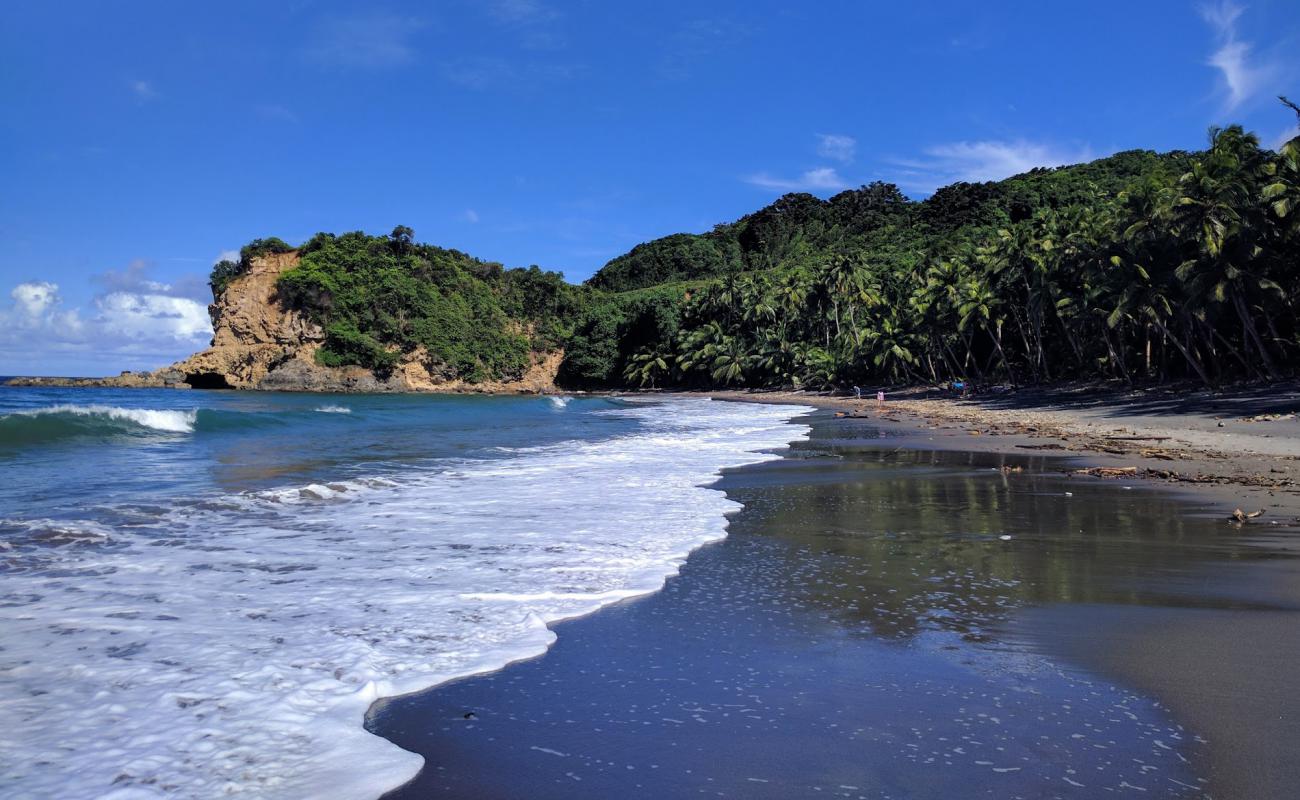 Foto de Number One Beach con arena oscura superficie