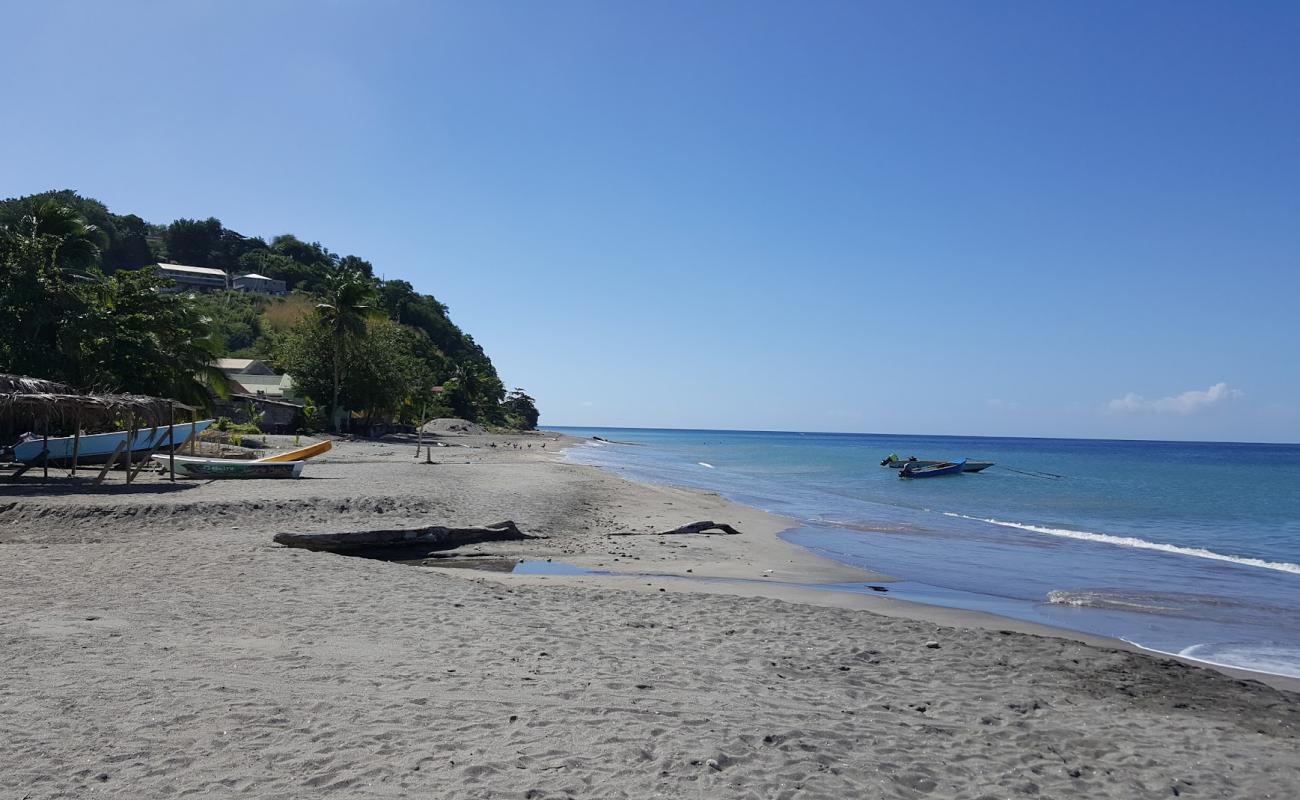 Foto de St Joseph Beach con arena gris superficie