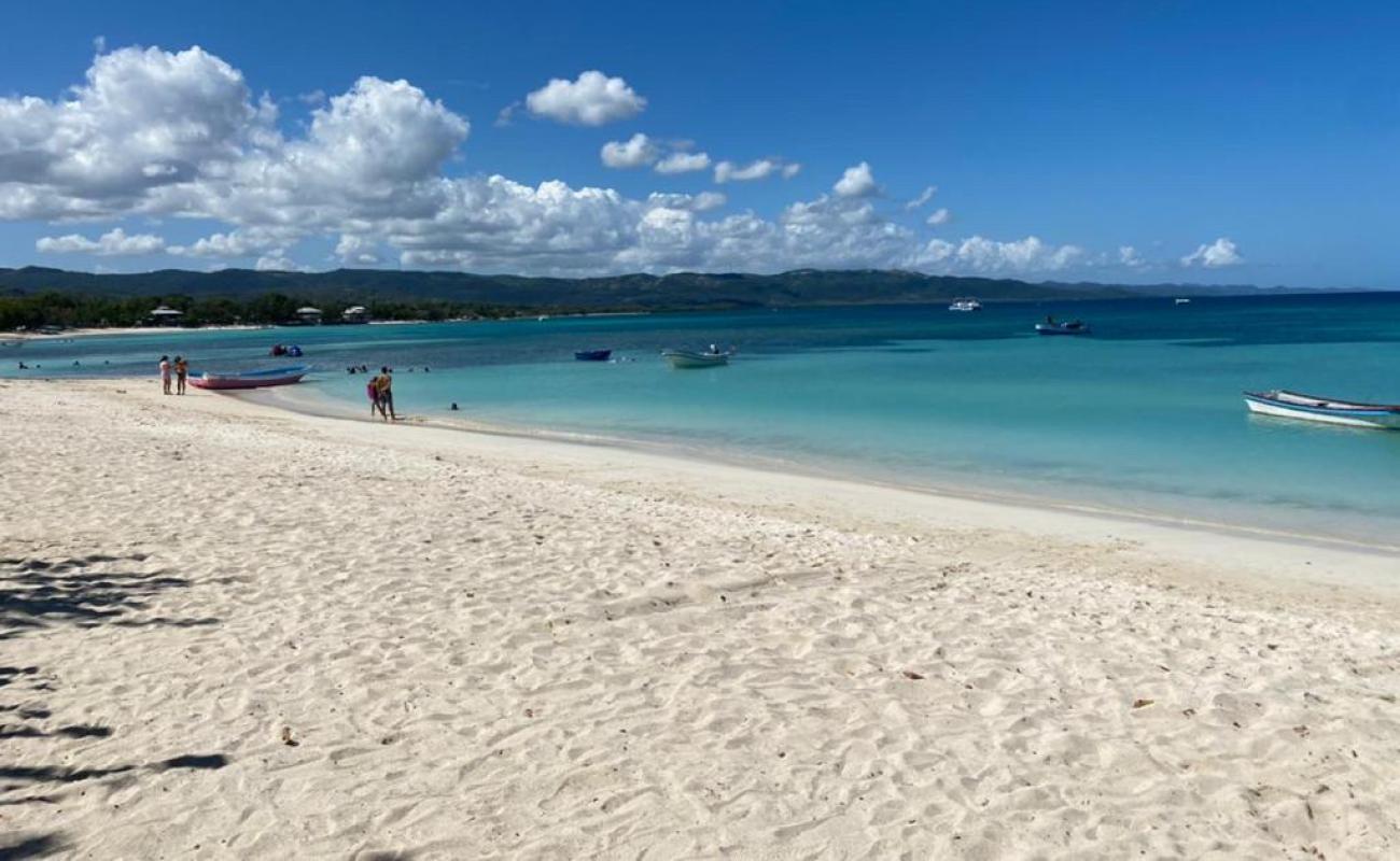 Foto de Playa Punta Rucia con arena fina blanca superficie