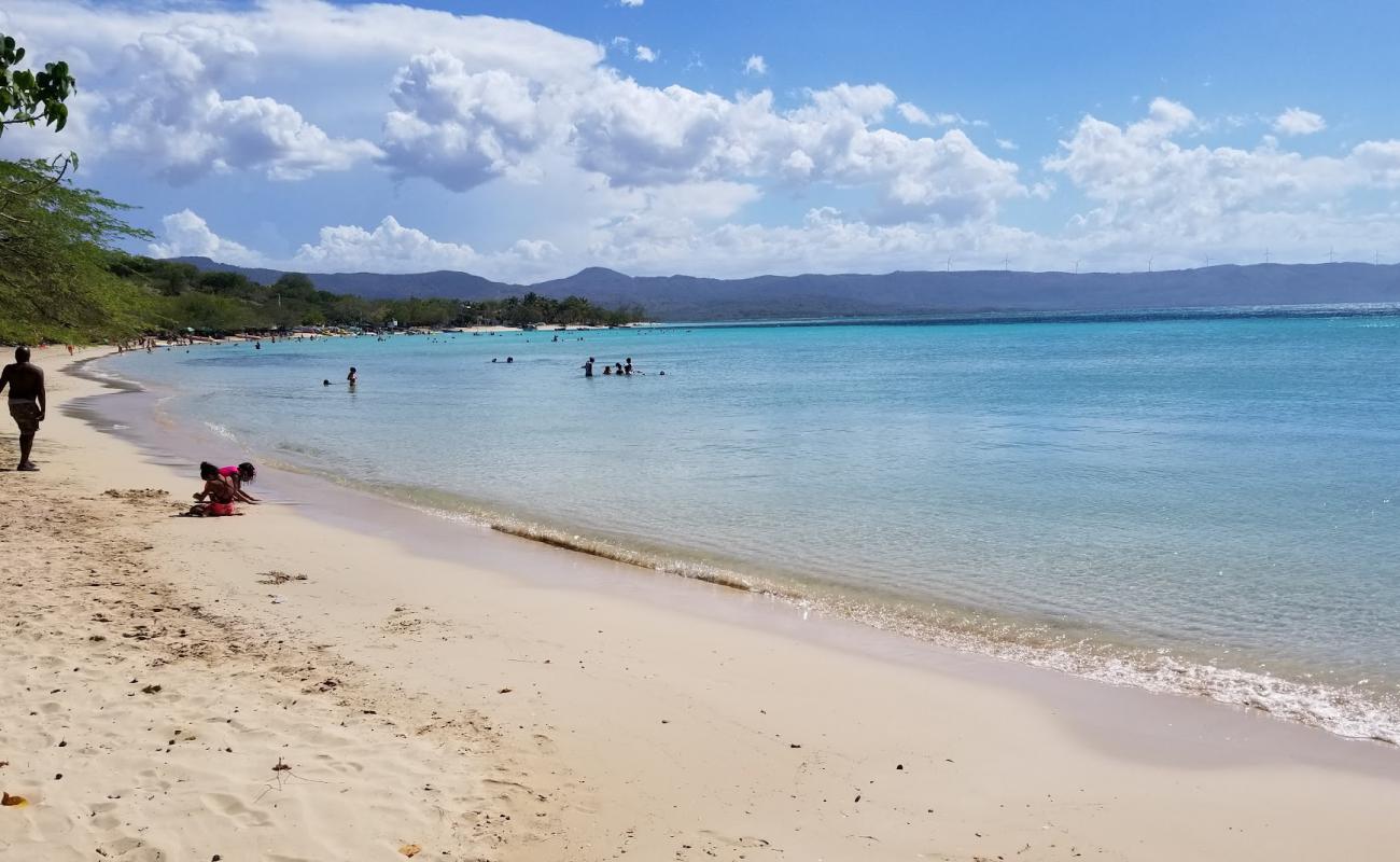 Foto de Playa La Ensenada con arena brillante superficie