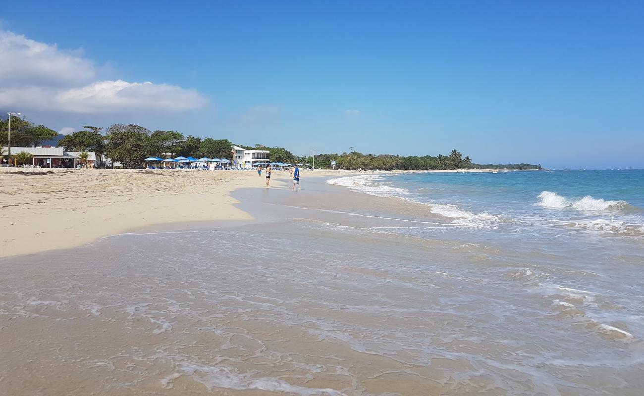 Foto de Playa el chaparral con brillante arena fina superficie