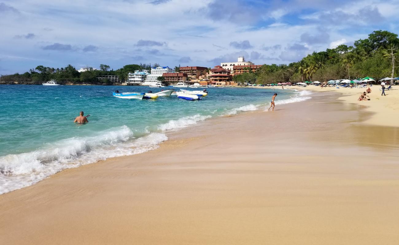 Foto de Playa de Sosúa con brillante arena fina superficie