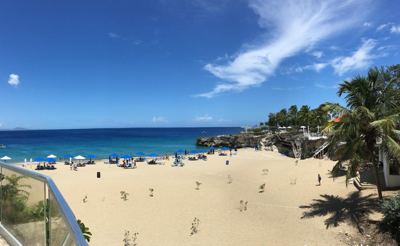 Foto de Playa Alicia con brillante arena fina superficie