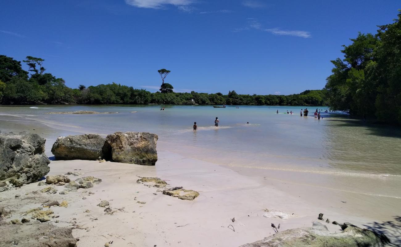 Foto de Playa Diamante con brillante arena fina superficie