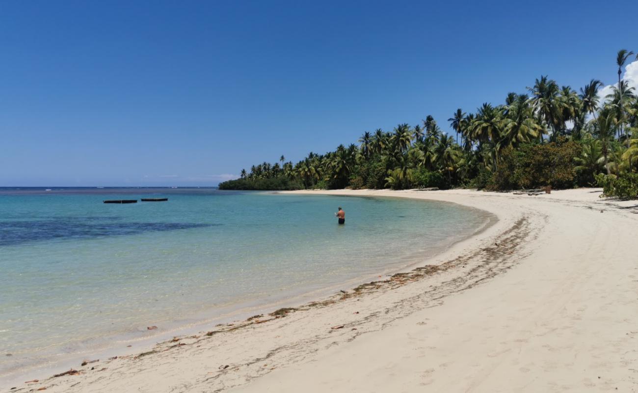 Foto de Playa El Anclоn con brillante arena fina superficie