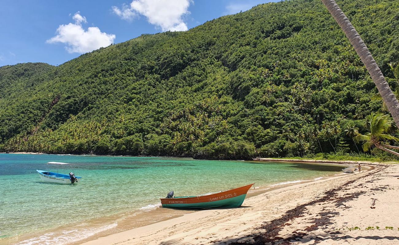 Foto de Playa Ermitano II con brillante arena fina superficie