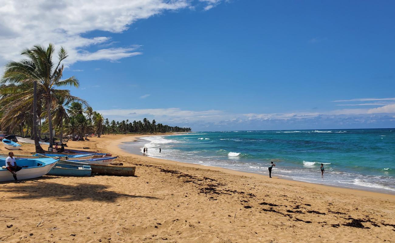 Foto de Playa Lava Cama con arena brillante superficie